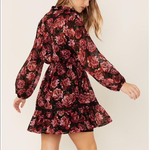 Lovestitch Women's Magenta Floral Floral Lace Trim Mini Dress Size Small NWT - Picture 3 of 10